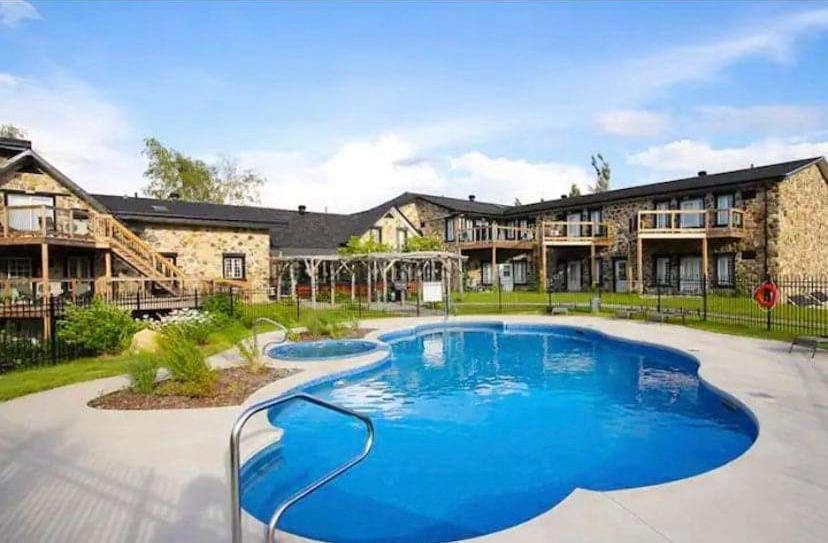 Superbe Condo A 5 Minutes Du Mont Orford Zewnętrze zdjęcie